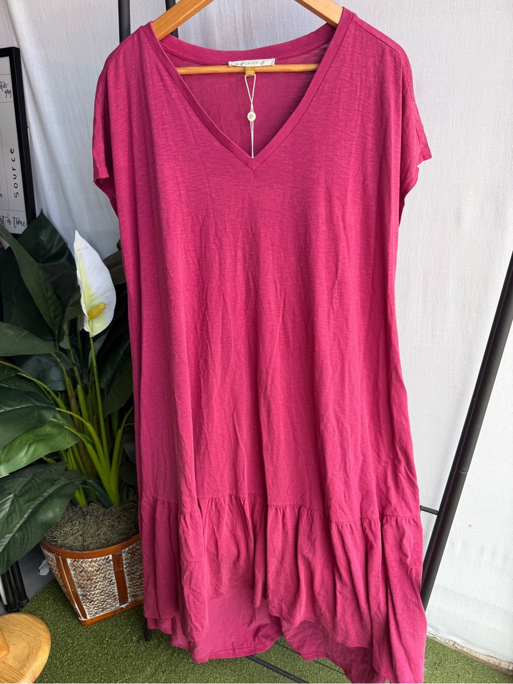 NWT DownEast Casual V-Neck Ruffle Hem T-shirt Dress in Magenta / Size L